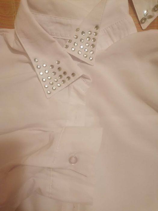 Страхотна нова дамска риза с камъни на яката