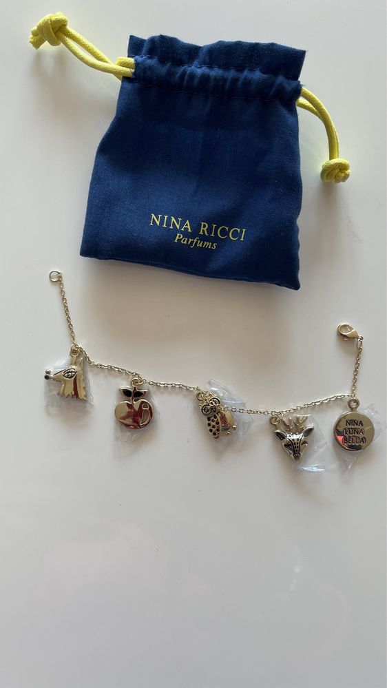 Гривна с талисмани на Nina Ricci