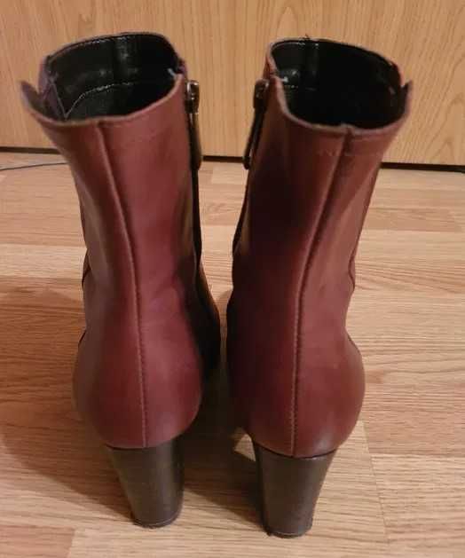 Cizme scurte de damă din piele naturală