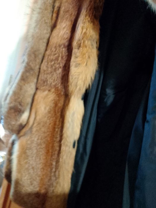 Продавам кожух от лисици