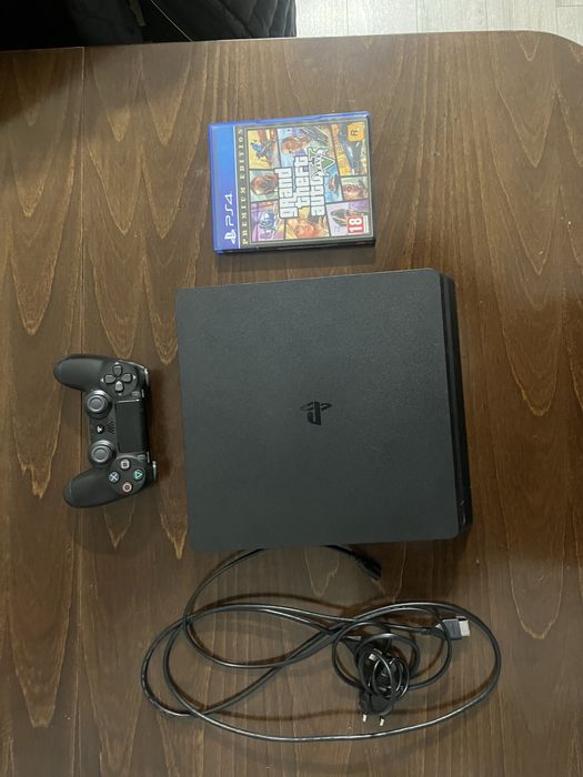 Playstation 4 slim 500 gb изчистен с игра GTA5