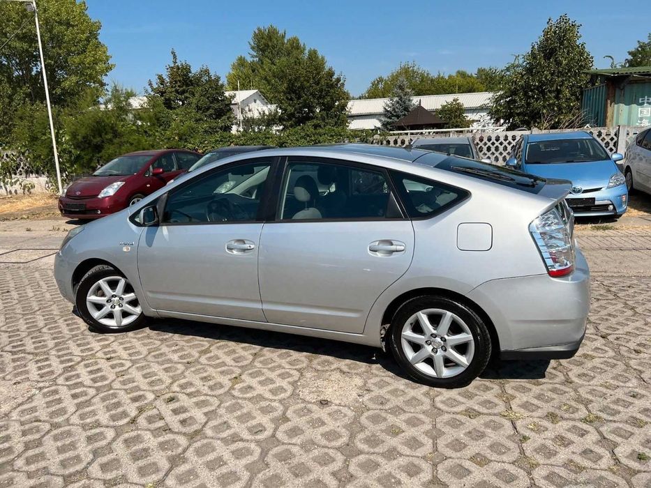 Masina automata de inchiriat Toyota Prius -inchirieri auto Bucuresti