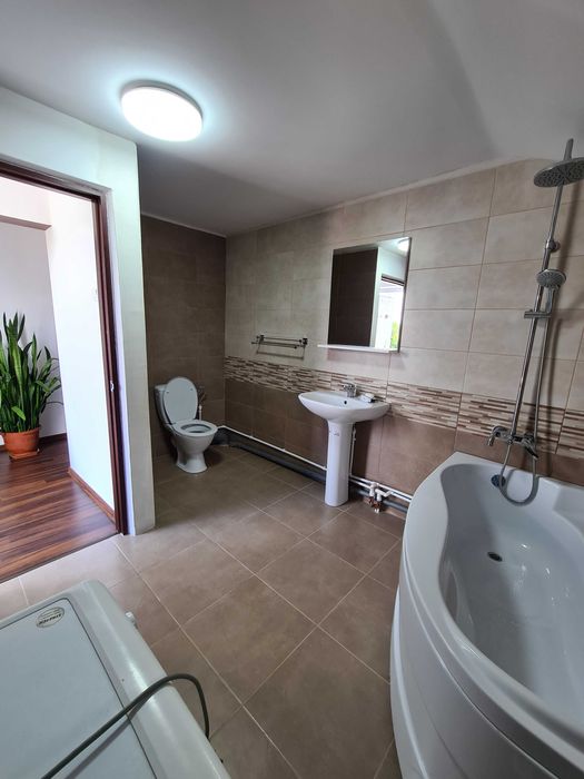 Casa de vanzare, Botosani, zona industriala, toate utilitatile, beci