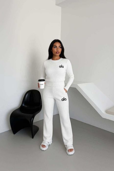 Compleuri dama din tricot