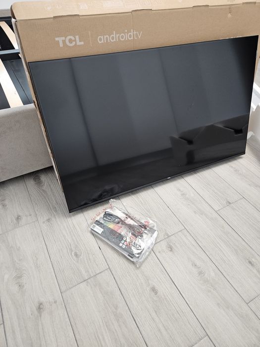 Televizor TCL QLED, 108 cm, Smart cutie