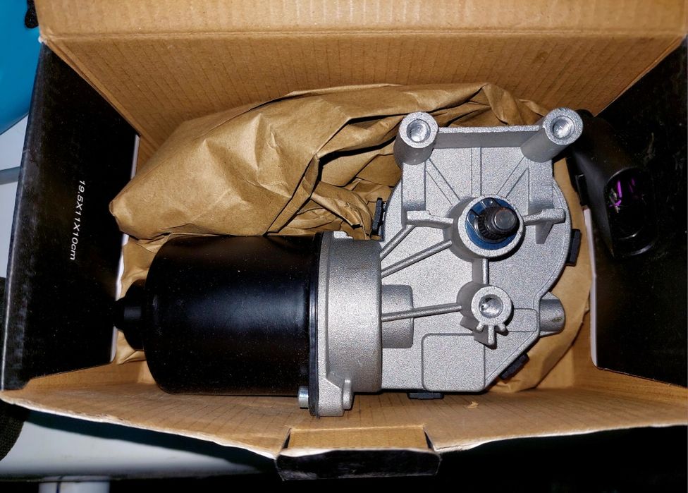 Vând motor ștergătoare