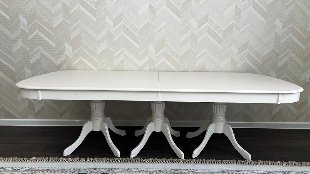 Обеденный стол Малайзия