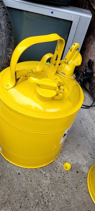 Canistră combustibil