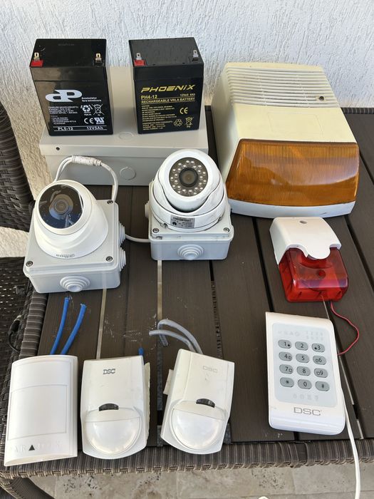 Sistem alarma cu 2 camere si 3 senzori interior