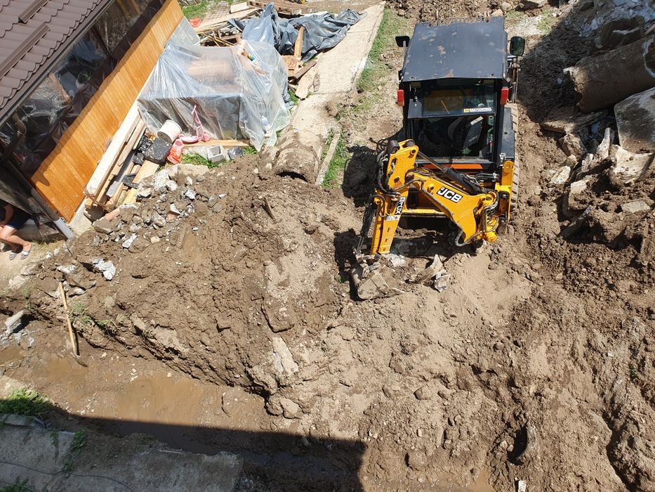 Buldoexcavator jcb 1cx de închiriat-bobcat-excavator