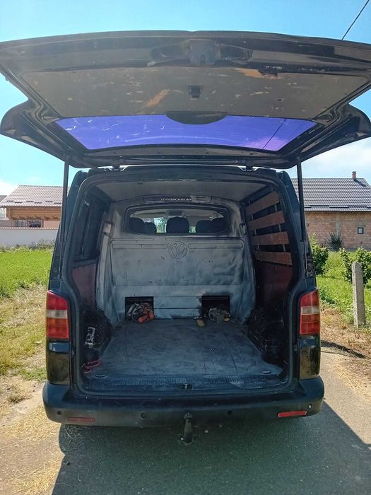 De vanzare Volkswagen T5 – Dubă fiabilă, preț negociabil