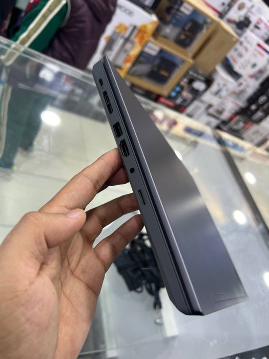 Lenova Thinkpad 16/256 11 th gen