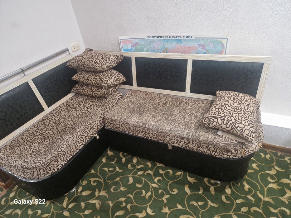 Уголок кухонный б.у.