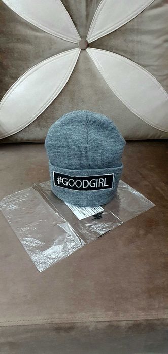 Căciulă/Fes de culoare gri - #GOODGIRL - NOUĂ