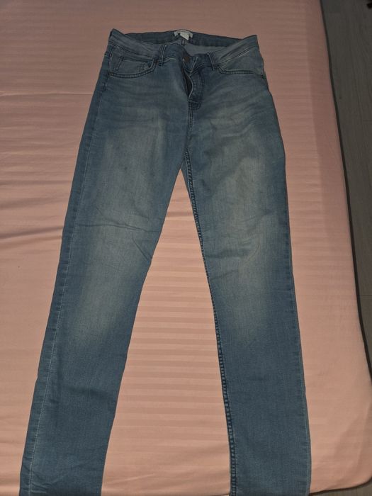 Blugi h&ml mărimea 38