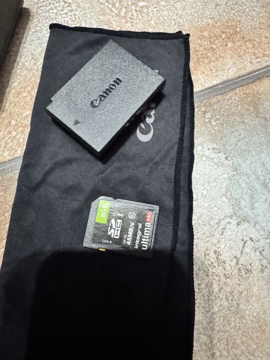 Професионален фотоапарат Canon EOS1200D