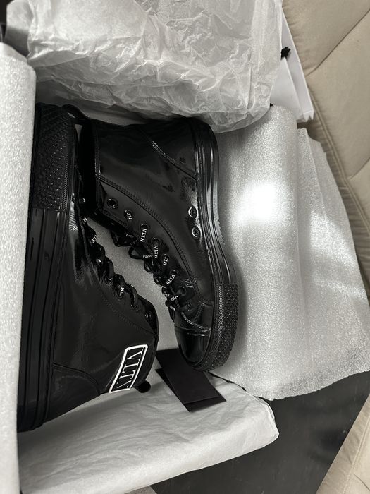 Vand ghete Valentino hightop sneakers 43 cu bonul de achizitie