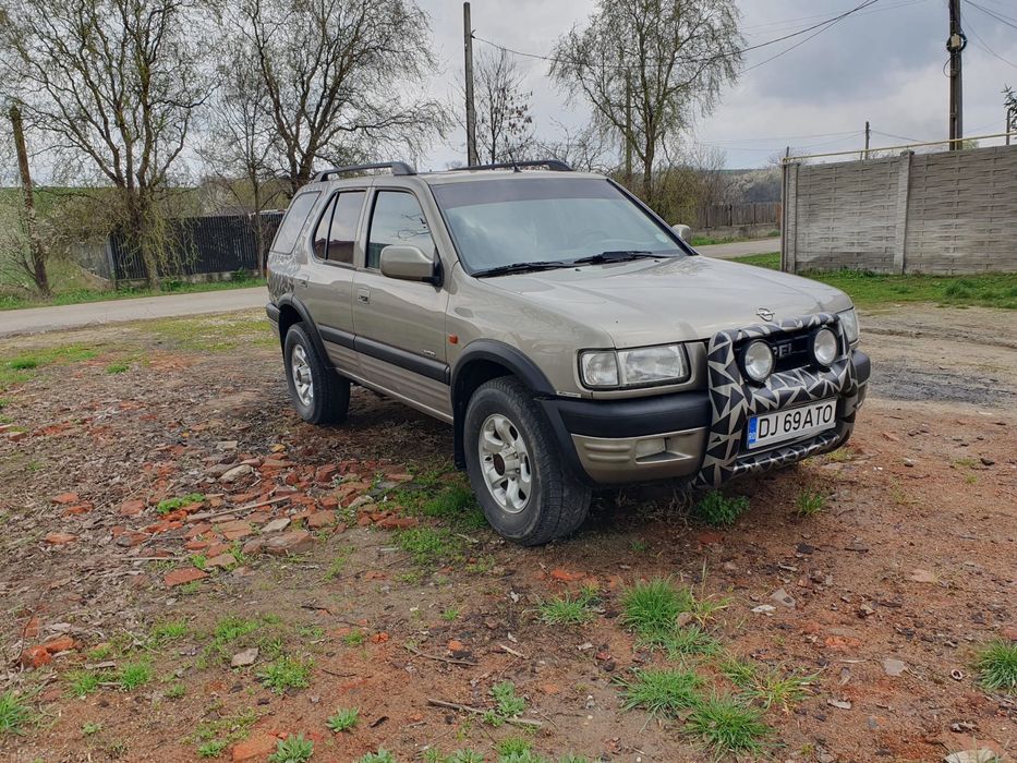 Vand Opel Frontera anul 2000