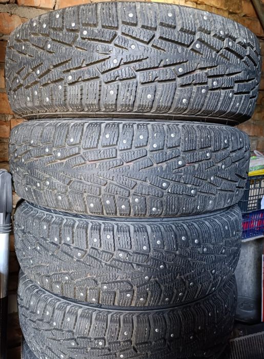 Продаётся комплект зимней резины 205/70 R15