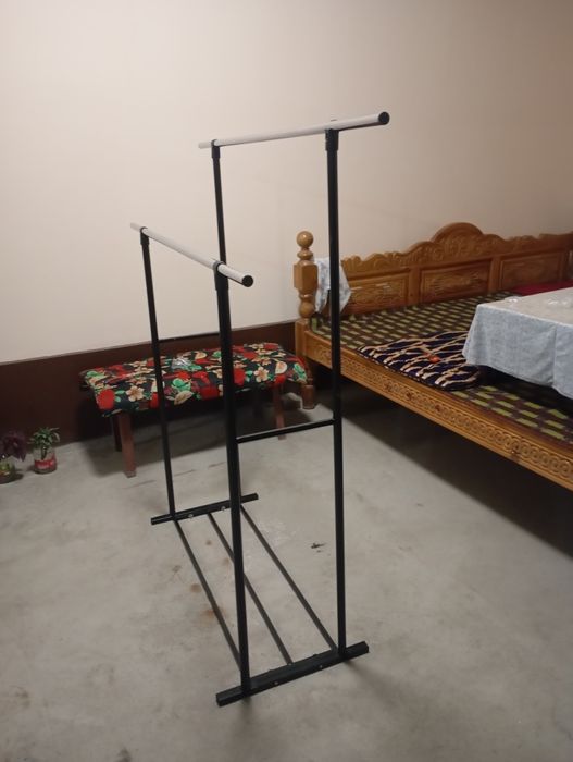 Kiyim va poyabzal uchun gardirof.