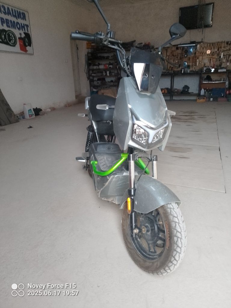 Skuter sotiladi kelishigan narxda xolati yangi
