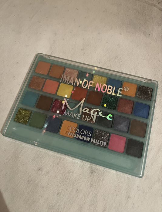 Палетка теней, стик румяна, карандаш для губ, стразы