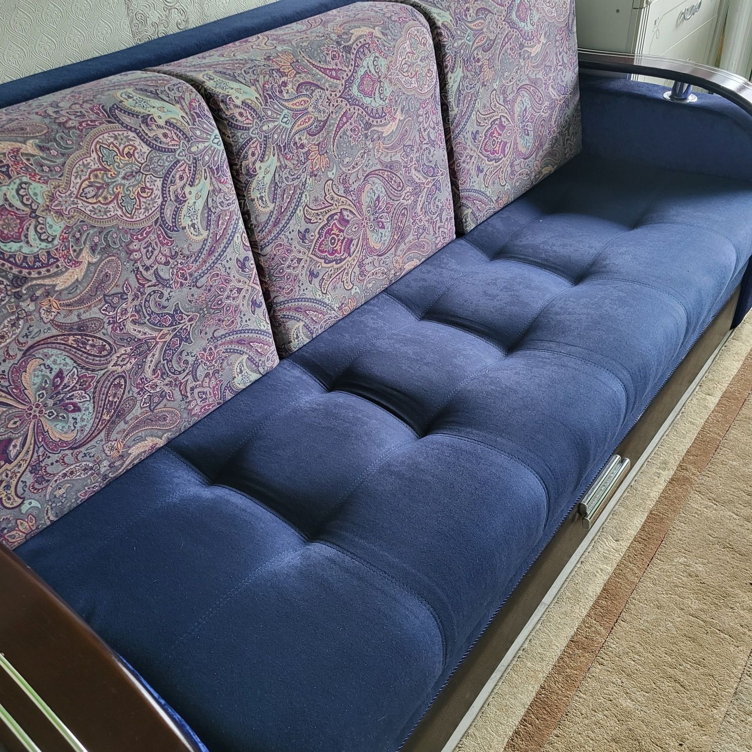 Продам очень красивый оригинальный диван