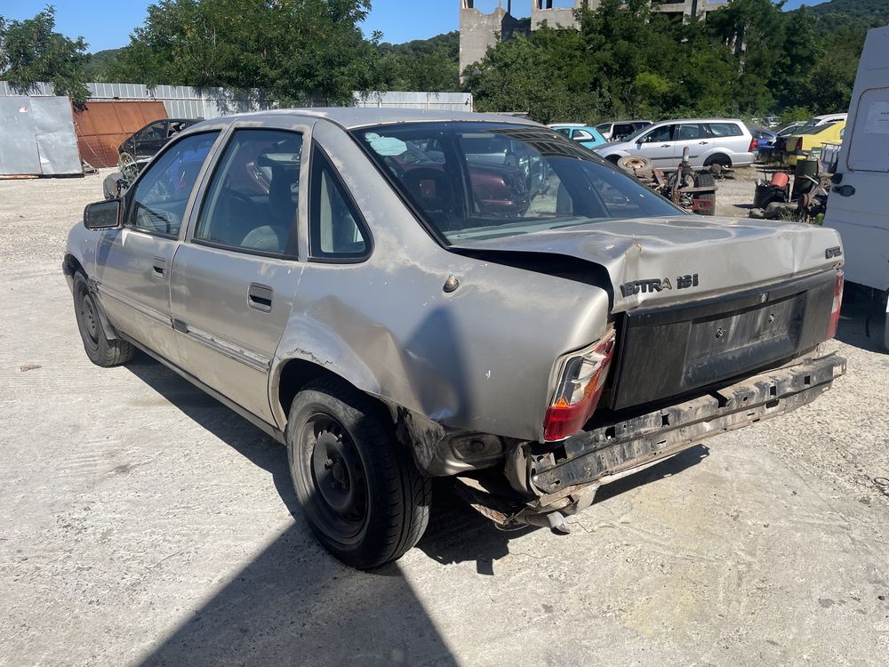 Opel Vectra A 1.6 75hp 1990г На Части