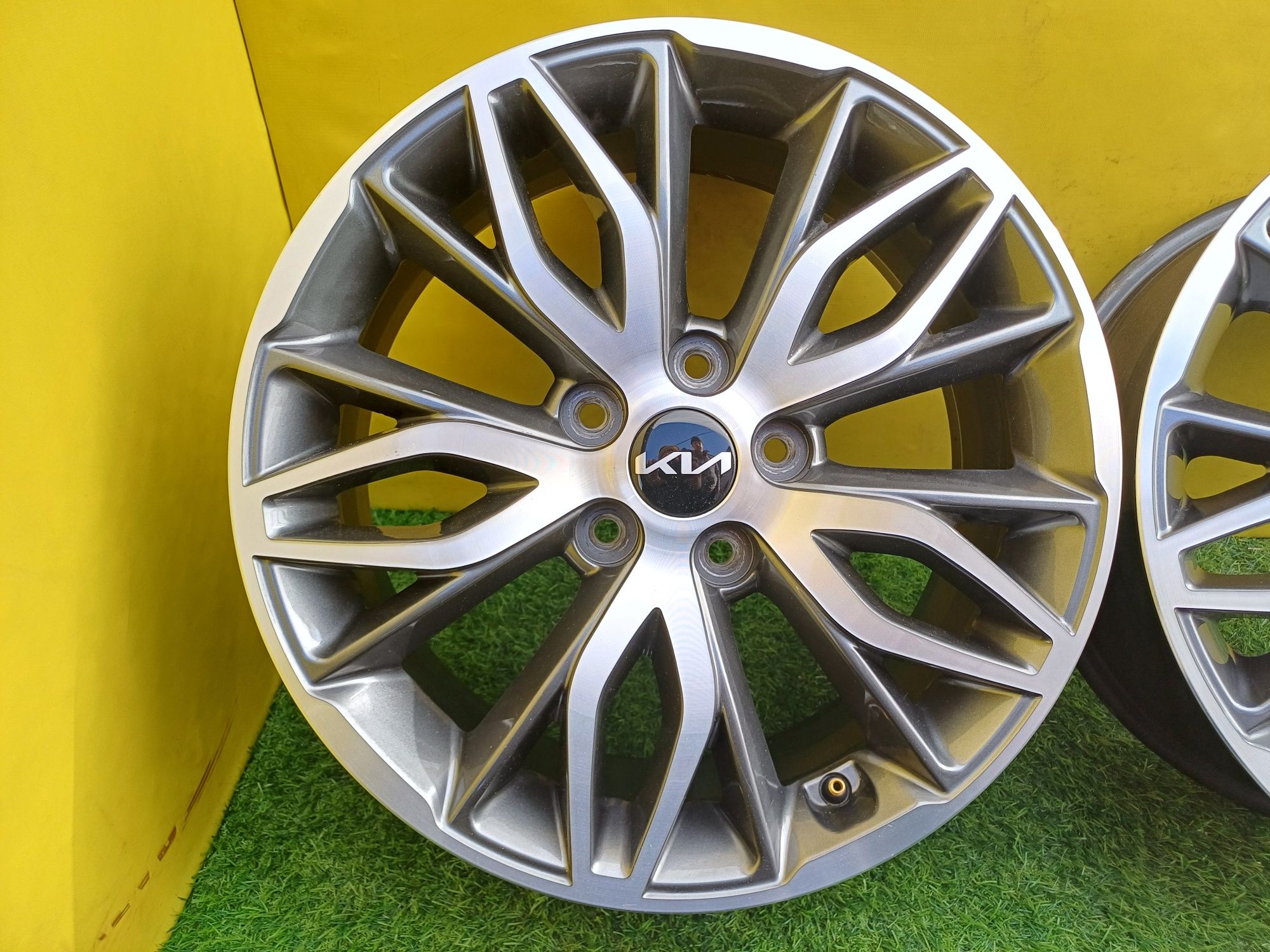 Диски R17 5x114,3 на Kia и другие.