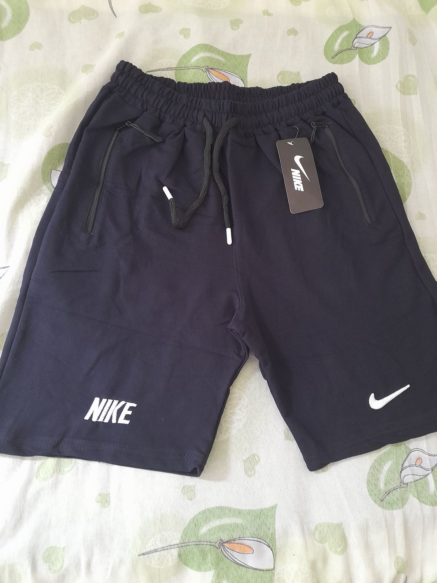 Vand nike pantaloni,nike si adidas,noi, toate marimile, pret 45 lei