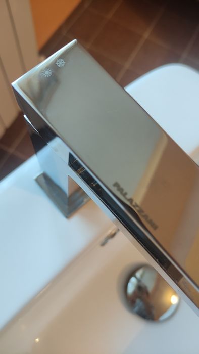 Стояща мивка Arena и батерия