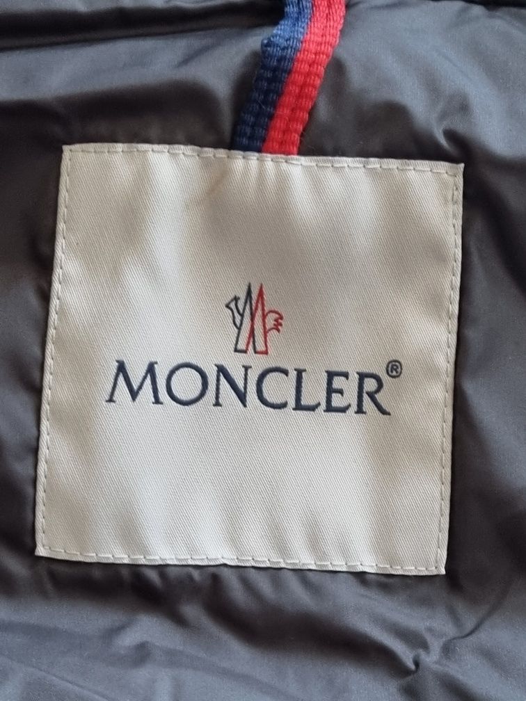 Яке гъши пух Moncler