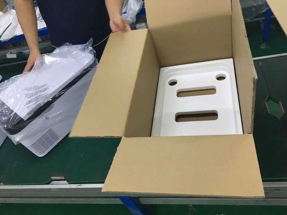 НОВ Преносим компресорен хладилник 45L 12V/24V/220V универсален фризер