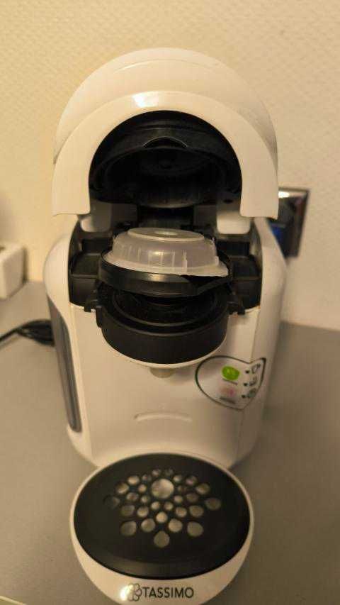 Продавам кафе машина с капсули BOSCH Tassimo