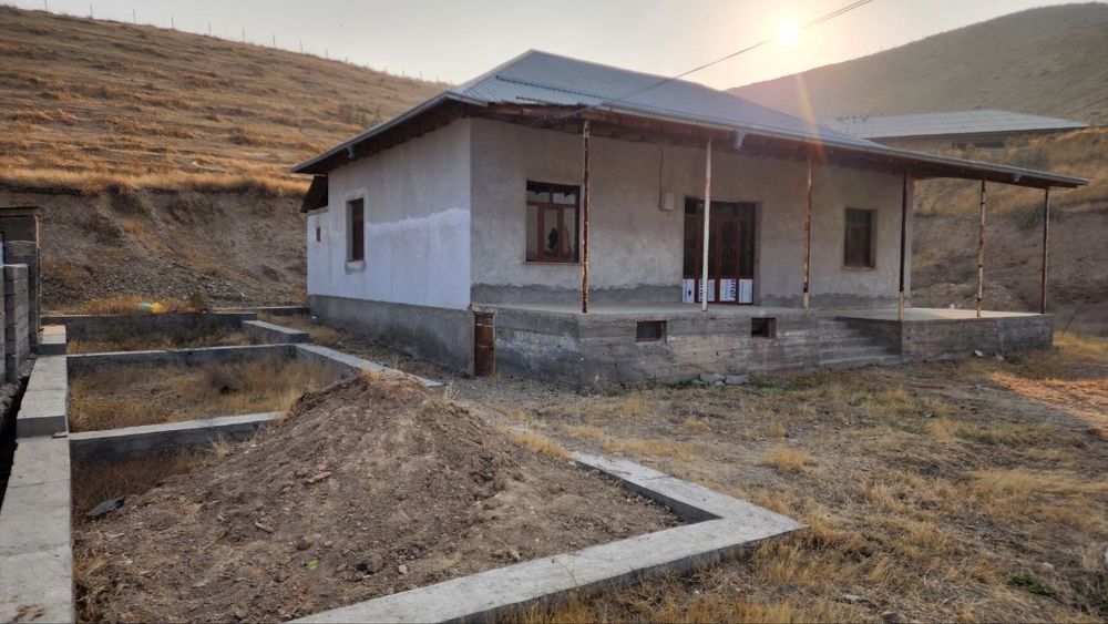 Жиззах шахар Навруз махалласида жойлашган 5 сутих ховли сотилади