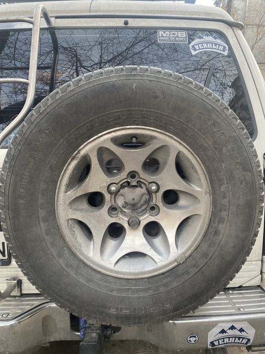 Диск с резиной на Pajero2