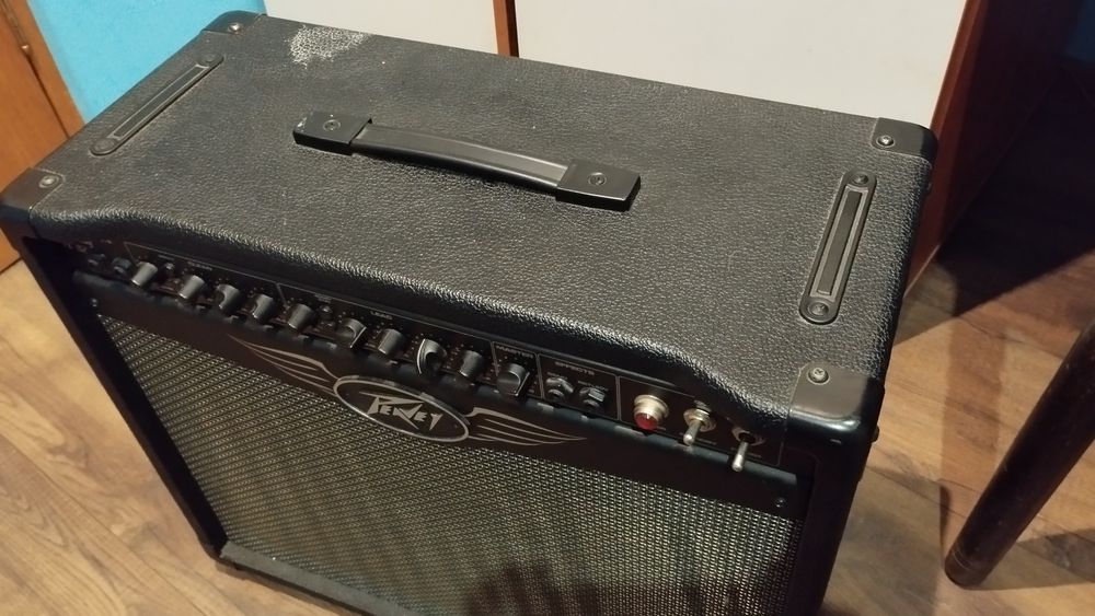 Лампов усилвател Peavey Valveking VK112 с wah педал