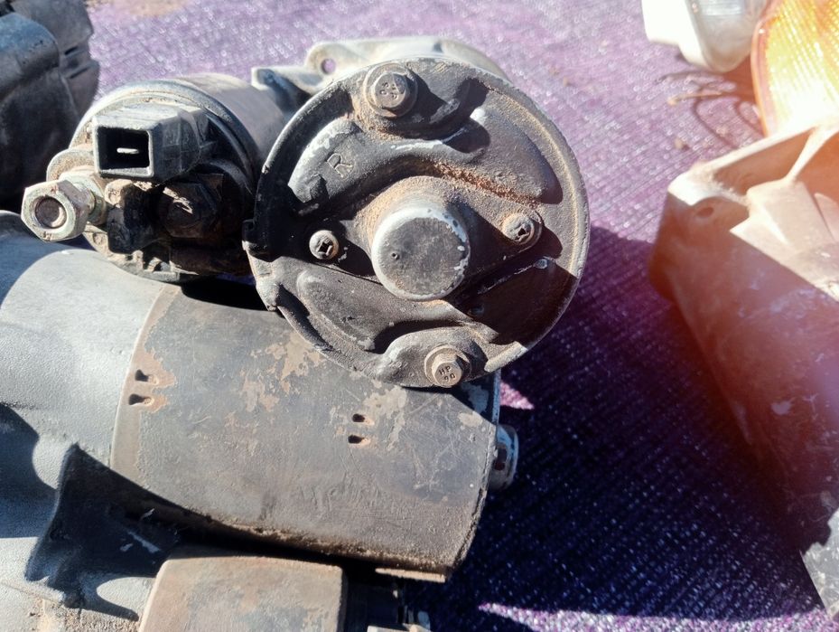 Vând mai multe piese Volkswagen