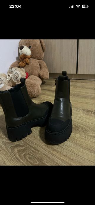 Bocanci cu talpa groasa