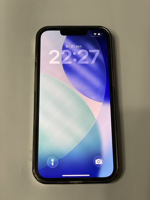 Продам iPhone 13 на 128 Gb Starlight в отличном состоянии
