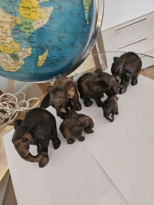 Familie de 6 elefanti de lemn