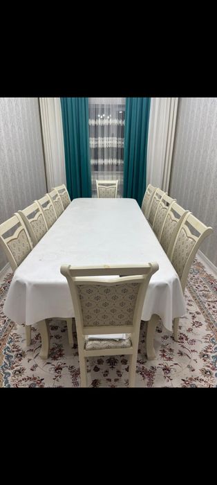 Стол со стульями