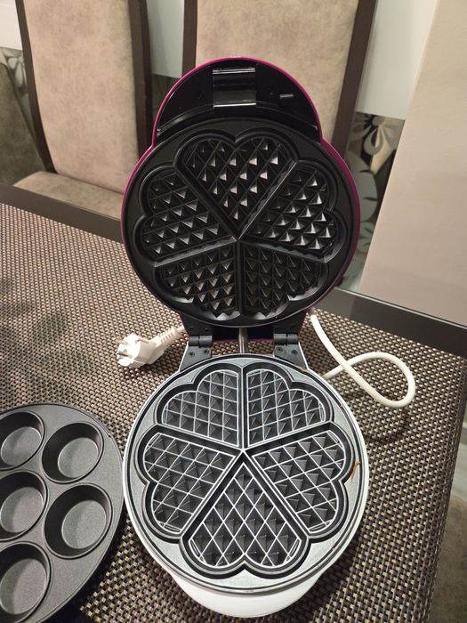 Гофретник Gorenje WCM702PW, 700W, Незалепващи плочи, Розов