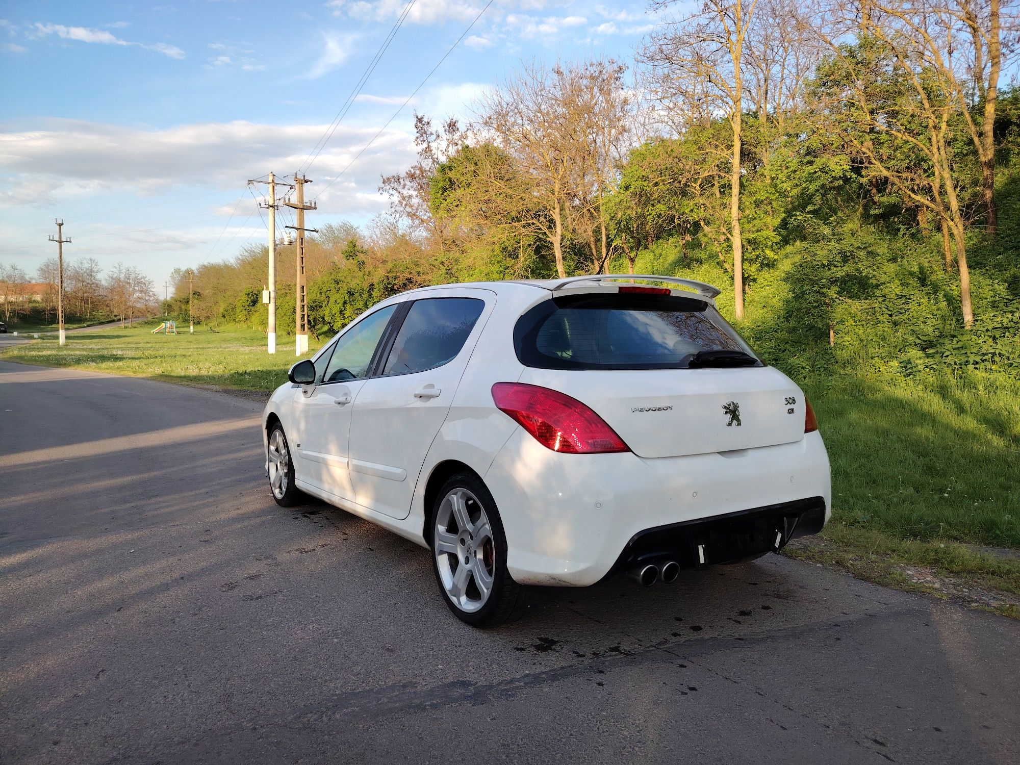 Peugeot 308 GTI .