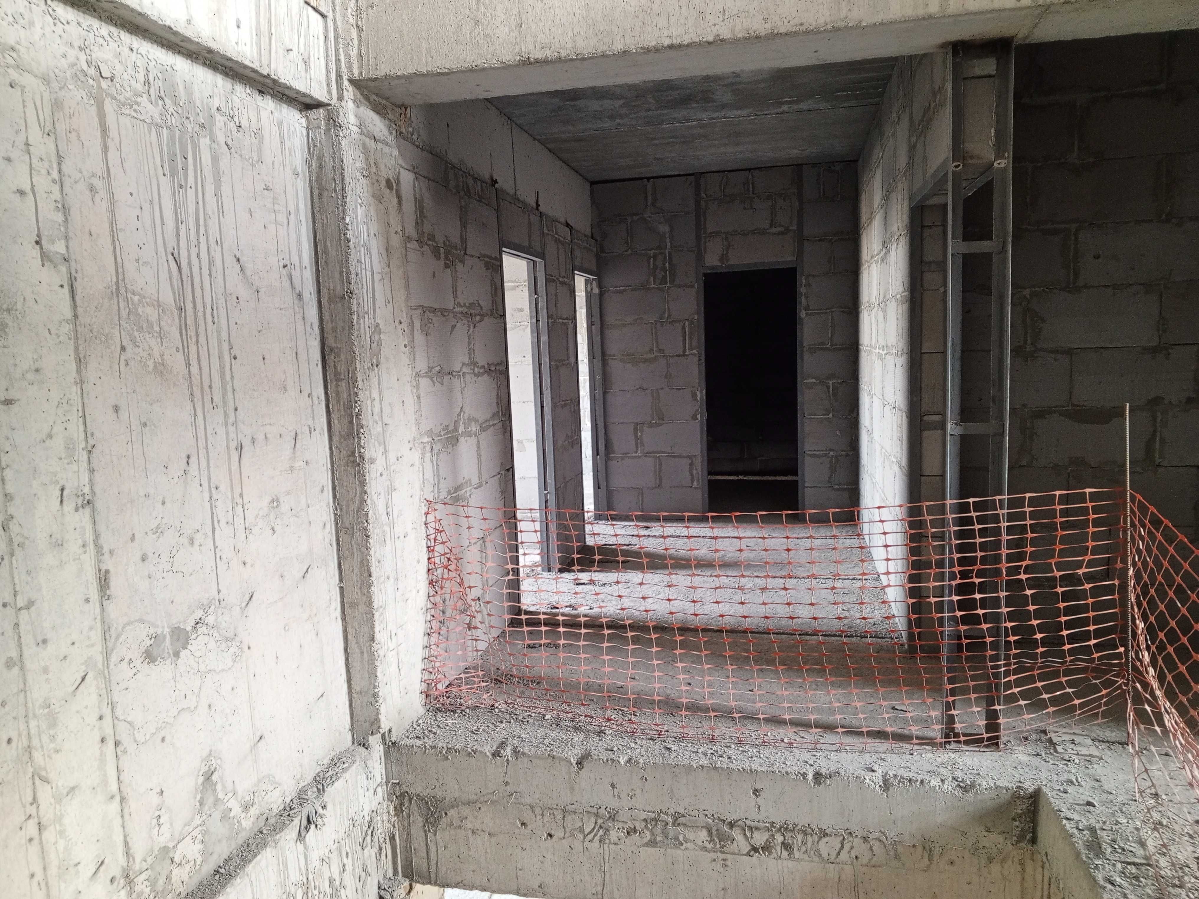 Qo'yliq massiv 5 Kvartira 43 m2 Karobka, naxtga sotiladi