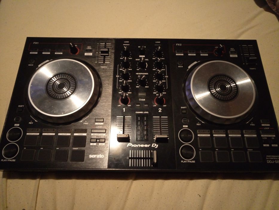 Продавам dj контролер  pioneer ddj sb3