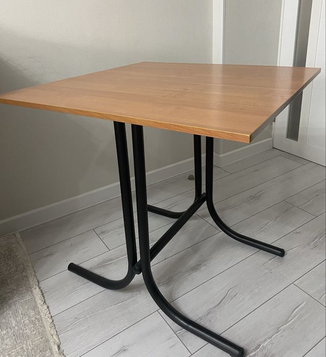 Продается письменный стол