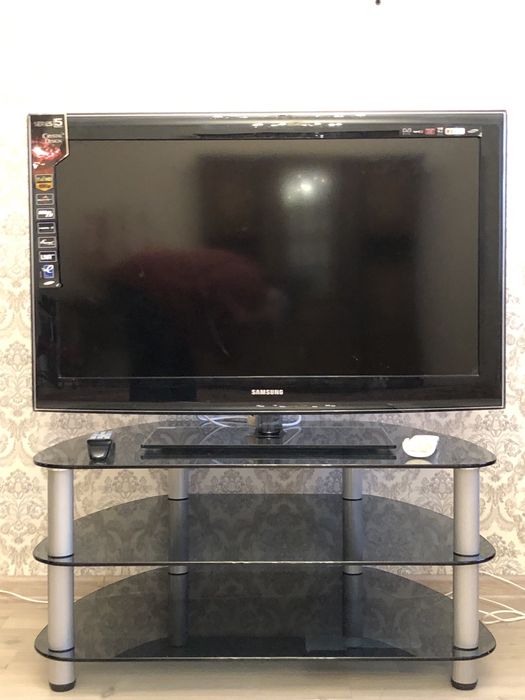 Телевизор Самсунг большой с подставкой вместе