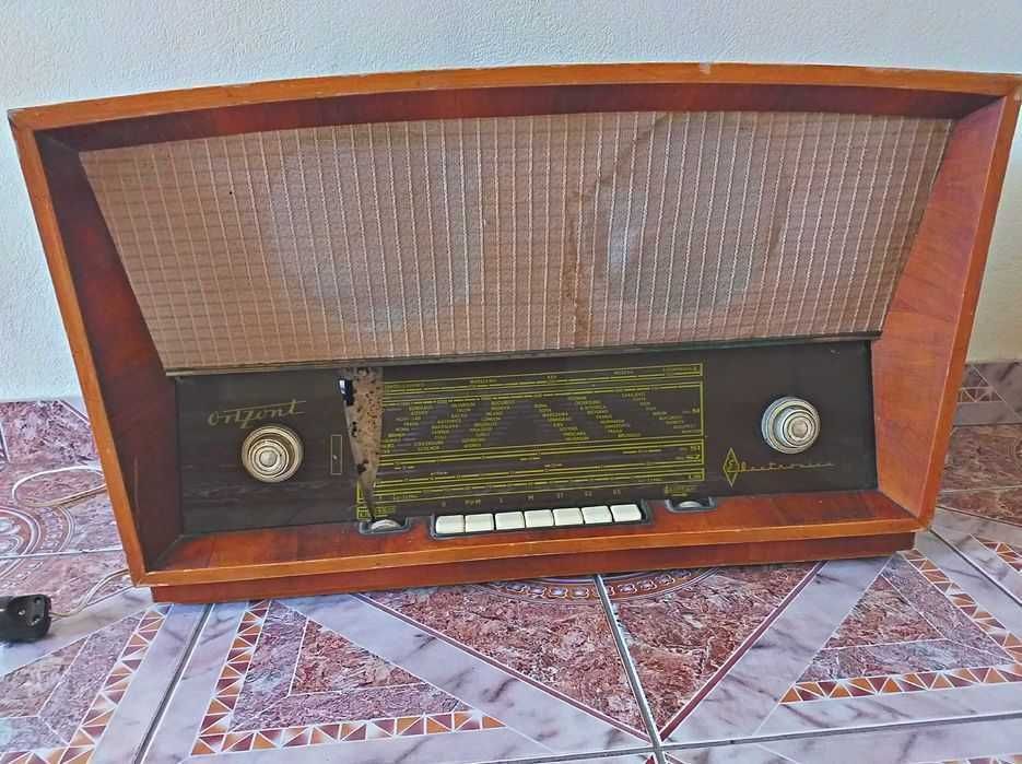 Radio Orizont-Electronica S-620 A,vechi de peste 60 ani,an 1962
