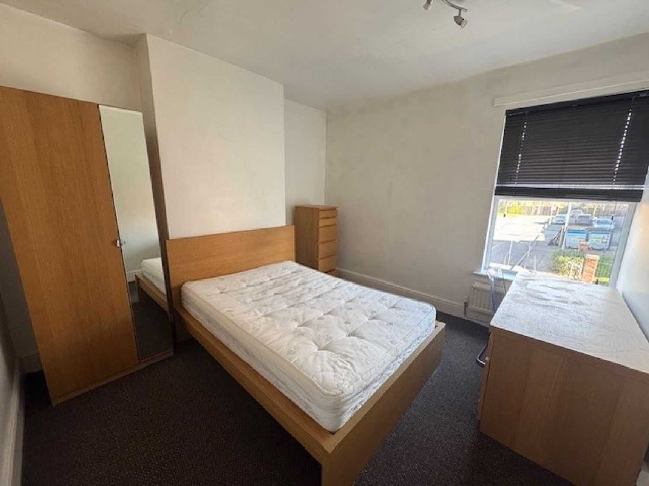 Дава се под наем Двустаен апартамент в София, Център - 64 кв.м за 397.8 € - Снимка #2